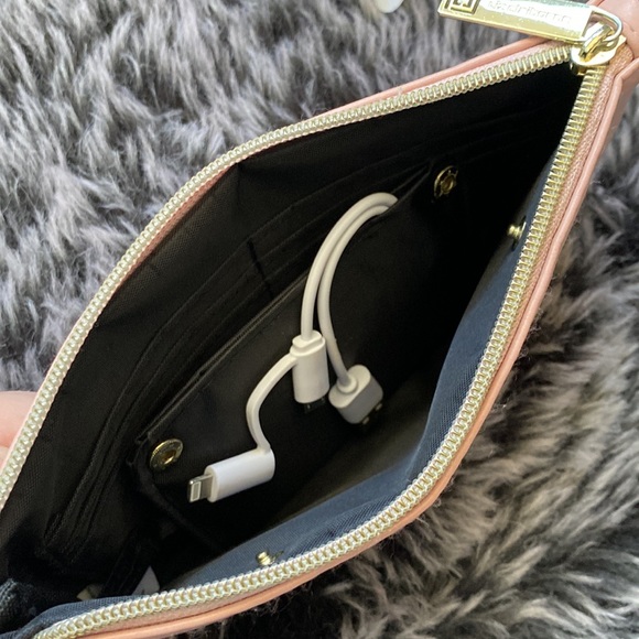 Liz Claiborne Pink Wristlet - Picture 6 of 8